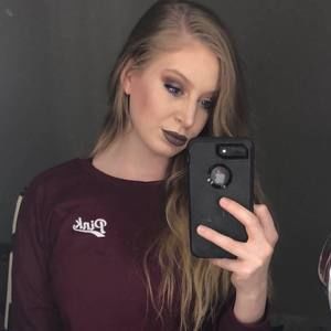 Meet your Posher, Alexis